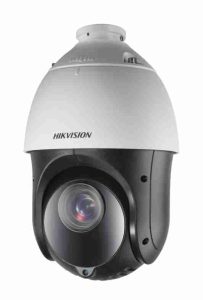 PTZ Hikvision كاميرات PTZ هي نوع متقدم من كاميرات المراقبة التي تتميز بقدرتها على التحرك في عدة اتجاهات (أفقياً وعمودياً) وتكبير الصورة بمرونة. تعتبر هذه الكاميرات مثالية للمراقبة الشاملة للمساحات الكبيرة أو الأماكن التي تحتاج إلى متابعة حركة الأشخاص أو المركبات في جميع الاتجاهات. كاميرا مراقبه